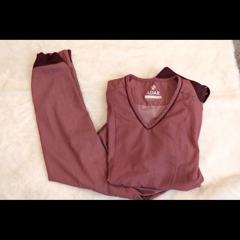 Adar pro scrub set